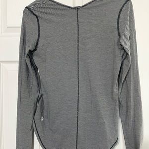 Lululemon long sleeve size 6